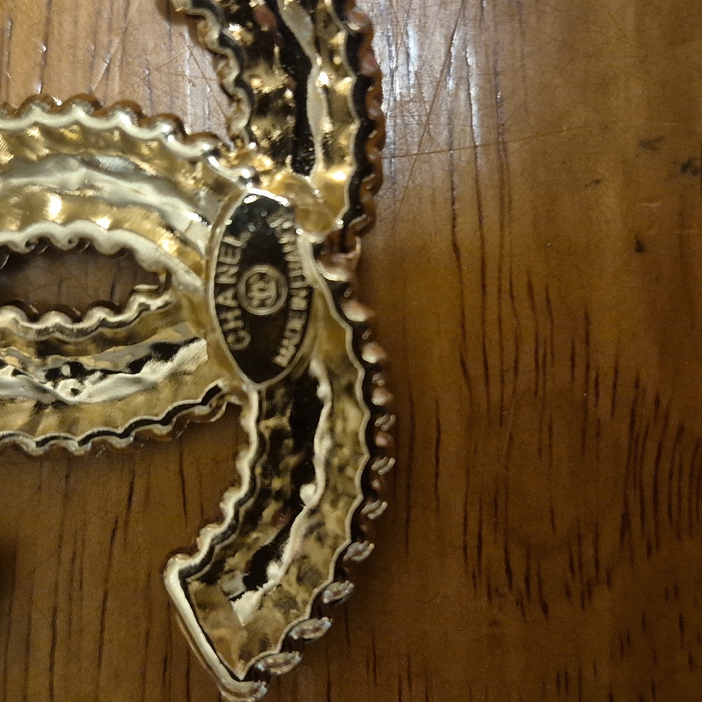 Chanel Pin EUC - Picture 3 of 4